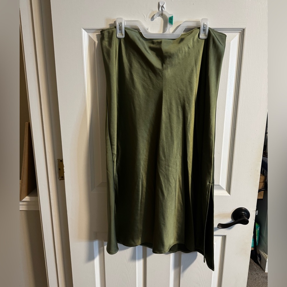 XL Old Navy Green Satin Skirt